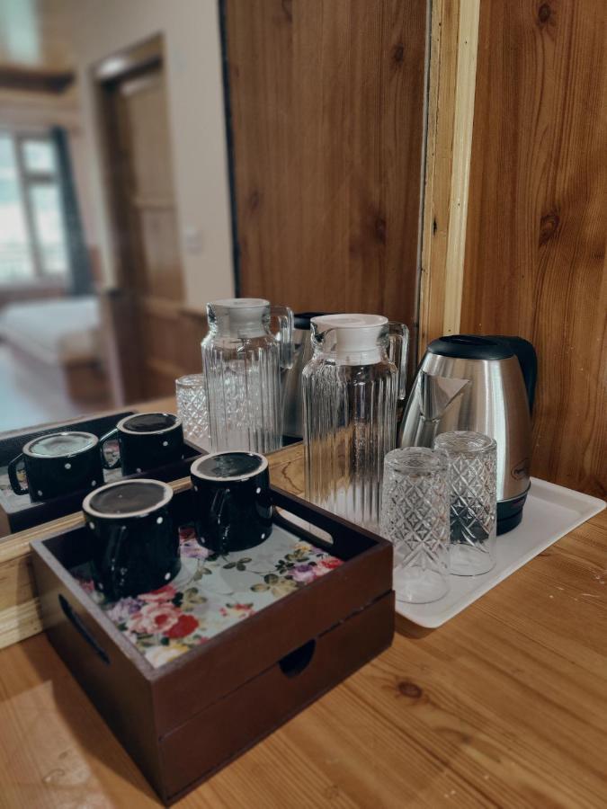 The Woodpecker Inn & Cafe, Jibhi Buitenkant foto