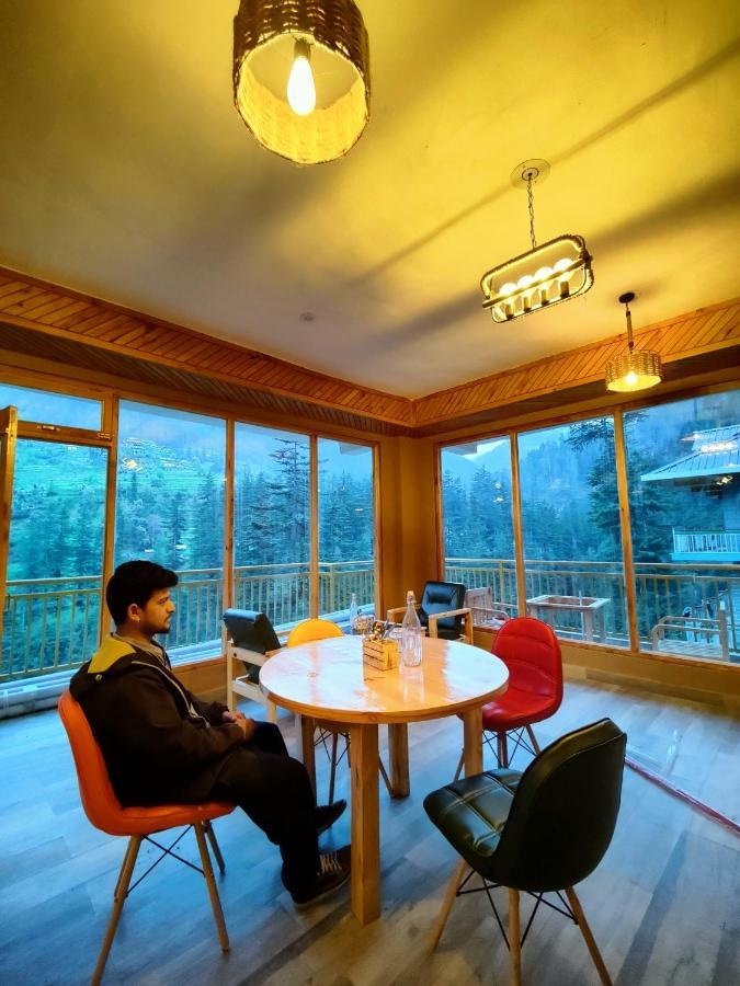 The Woodpecker Inn & Cafe, Jibhi Buitenkant foto
