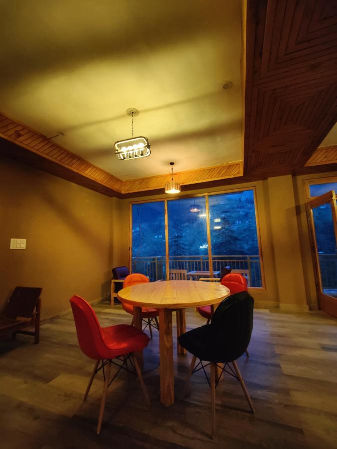 The Woodpecker Inn & Cafe, Jibhi Buitenkant foto