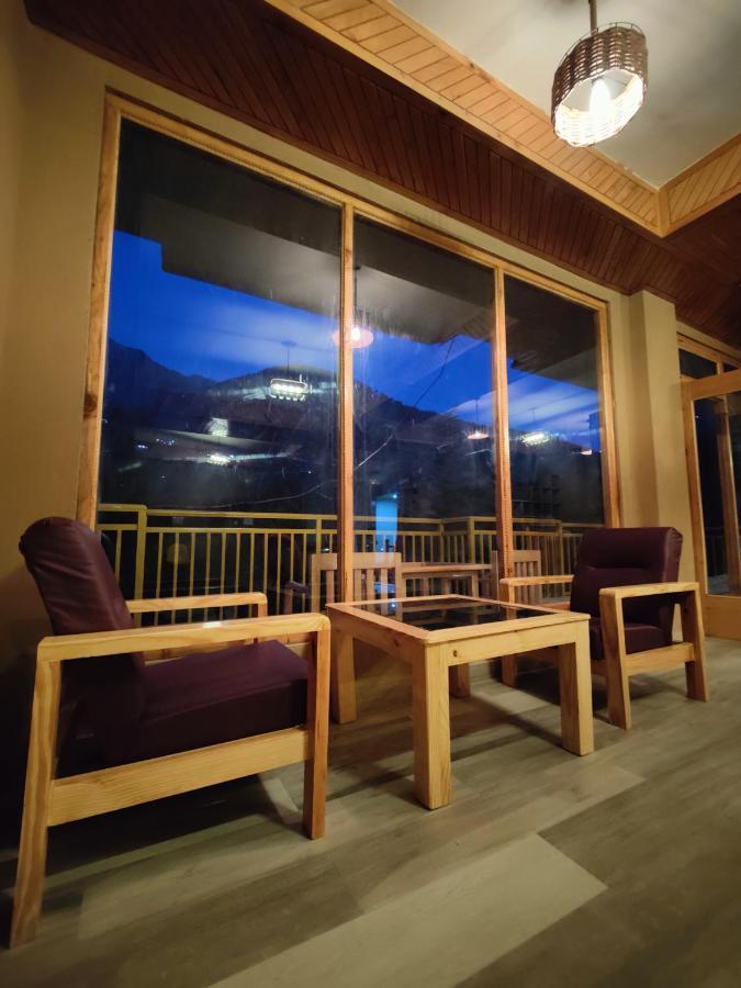 The Woodpecker Inn & Cafe, Jibhi Buitenkant foto
