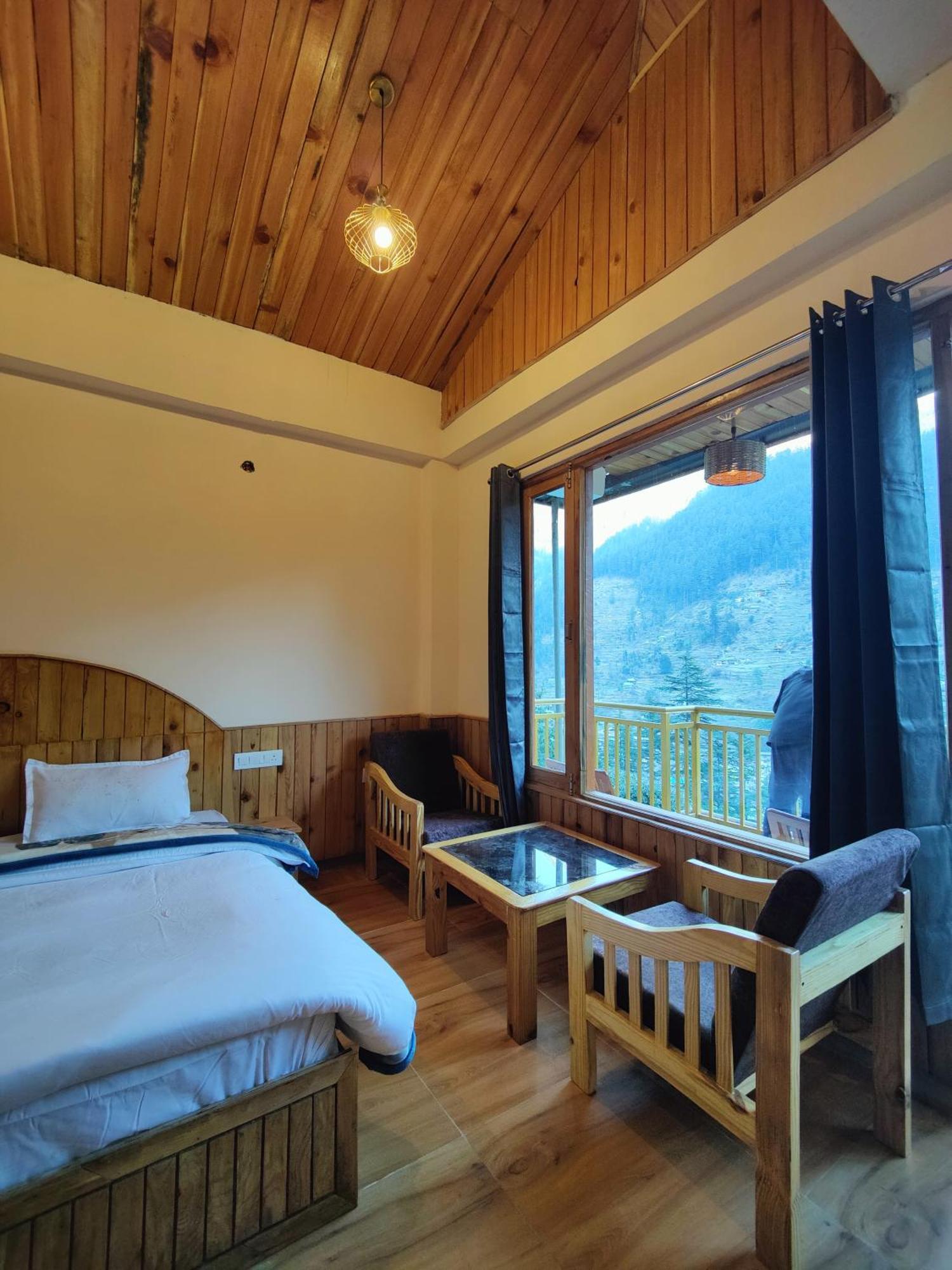 The Woodpecker Inn & Cafe, Jibhi Buitenkant foto