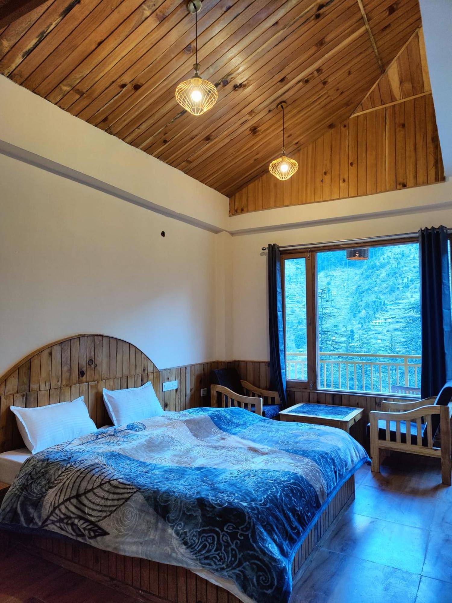 The Woodpecker Inn & Cafe, Jibhi Buitenkant foto